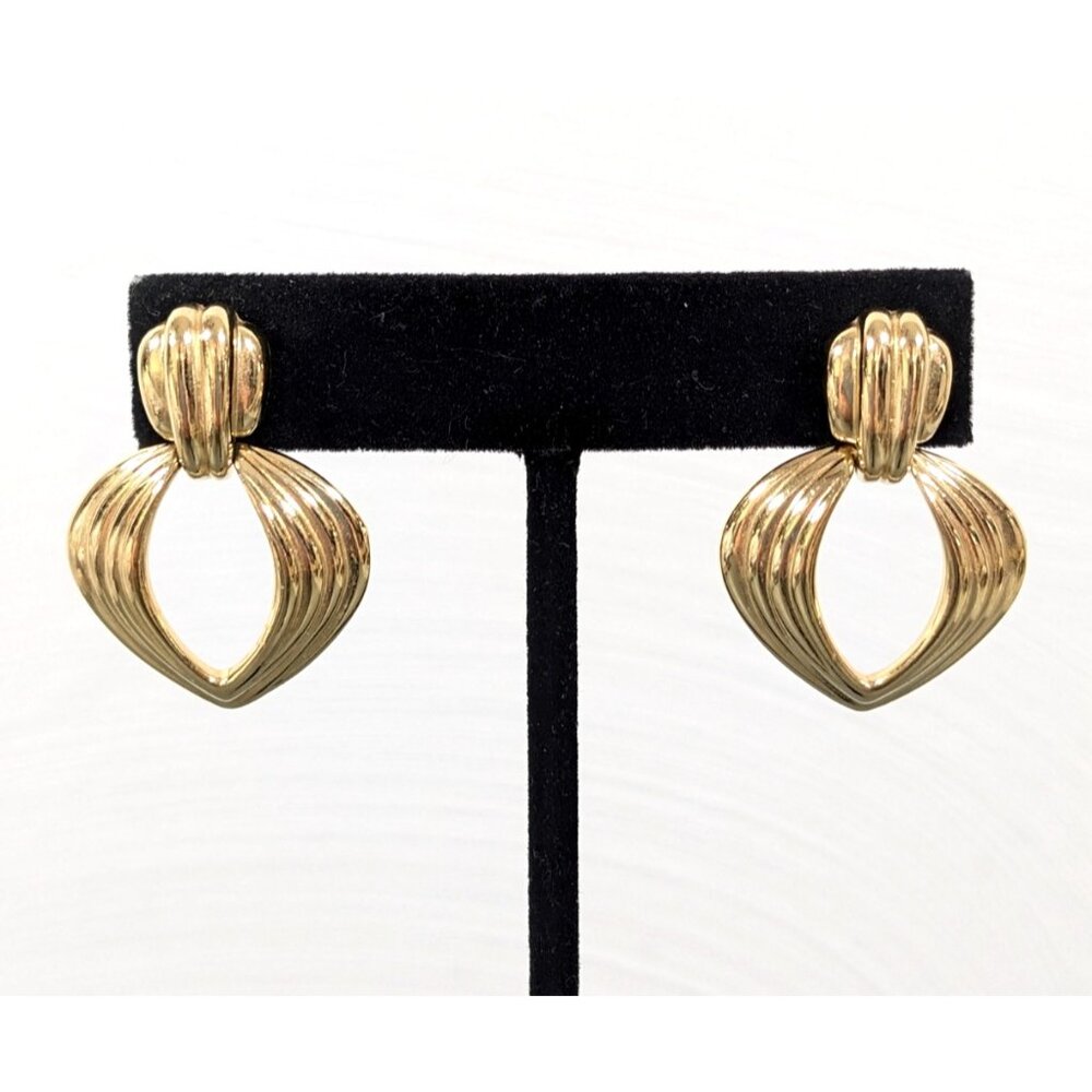 Vintage Trifari Gold Tone Ribbed Door Knocker Earrings‎ Pierced Drop Classic